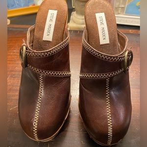 New in Box. Steve Madden leather clogs. Size 8